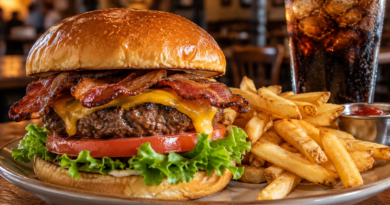 Hamburger gourmet con bacon e patatine